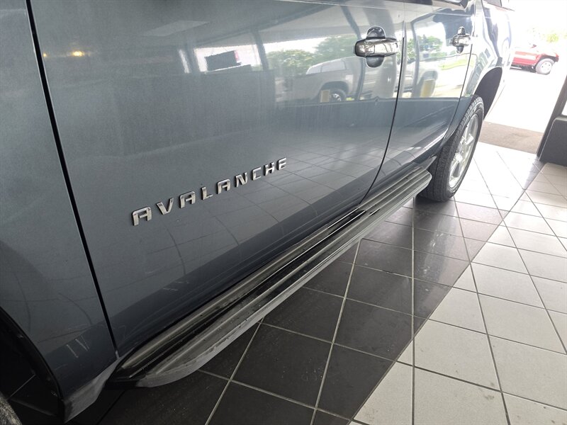 2011 Chevrolet Avalanche LT - Photo 23 - Hamilton, OH 45015