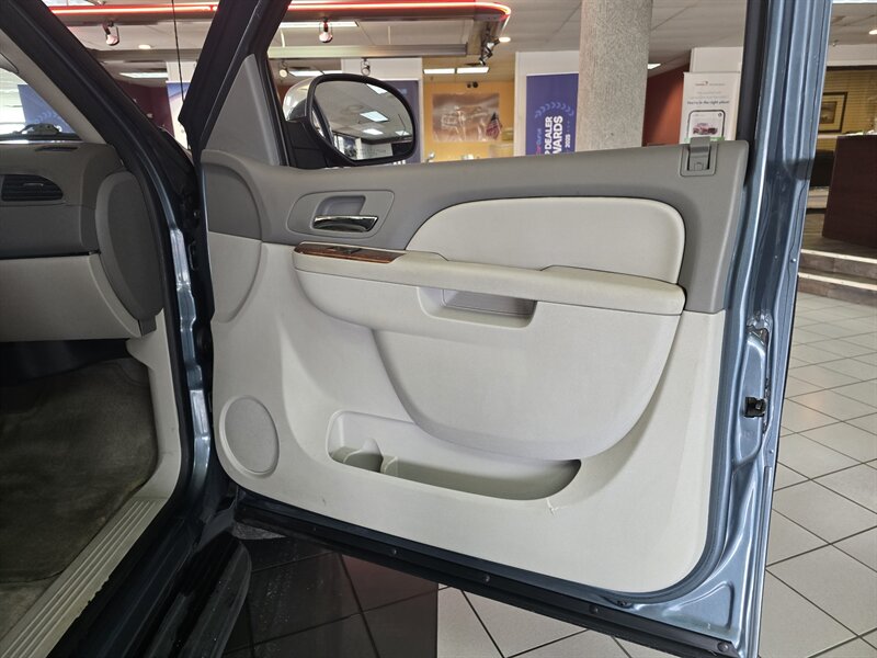 2011 Chevrolet Avalanche LT - Photo 13 - Hamilton, OH 45015