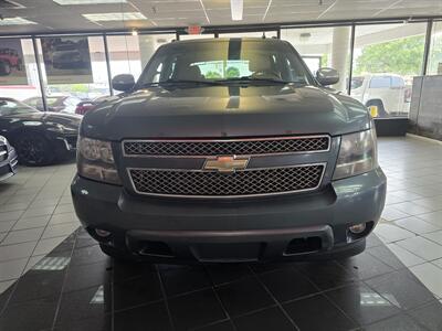 2011 Chevrolet Avalanche LT - Photo 2 - Hamilton, OH 45015
