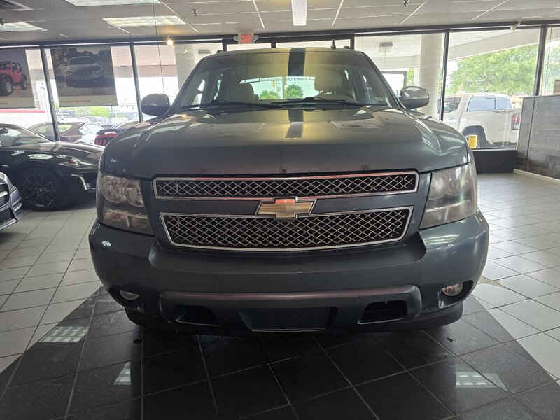 2011 Chevrolet Avalanche LT - Photo 2 - Hamilton, OH 45015