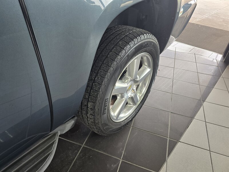 2011 Chevrolet Avalanche LT - Photo 26 - Hamilton, OH 45015