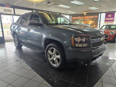 2011 Chevrolet Avalanche LT - Photo 3 - Hamilton, OH 45015