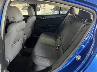 2017 Chevrolet Cruze LT Auto 4DR HATCHBACK   - Photo 20 - Hamilton, OH 45015