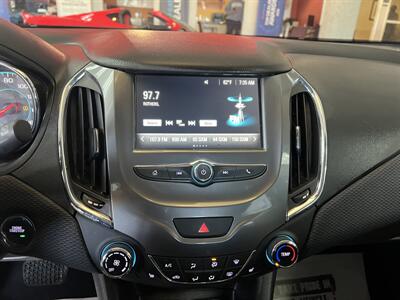 2017 Chevrolet Cruze LT Auto 4DR HATCHBACK   - Photo 16 - Hamilton, OH 45015