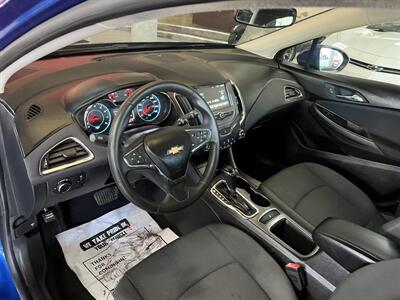 2017 Chevrolet Cruze LT Auto 4DR HATCHBACK   - Photo 11 - Hamilton, OH 45015