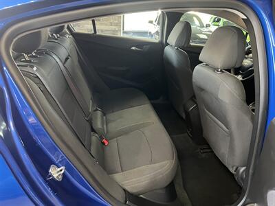 2017 Chevrolet Cruze LT Auto 4DR HATCHBACK   - Photo 23 - Hamilton, OH 45015