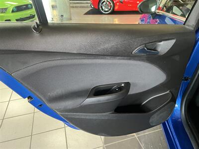 2017 Chevrolet Cruze LT Auto 4DR HATCHBACK   - Photo 21 - Hamilton, OH 45015