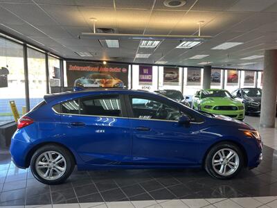 2017 Chevrolet Cruze LT Auto 4DR HATCHBACK   - Photo 5 - Hamilton, OH 45015