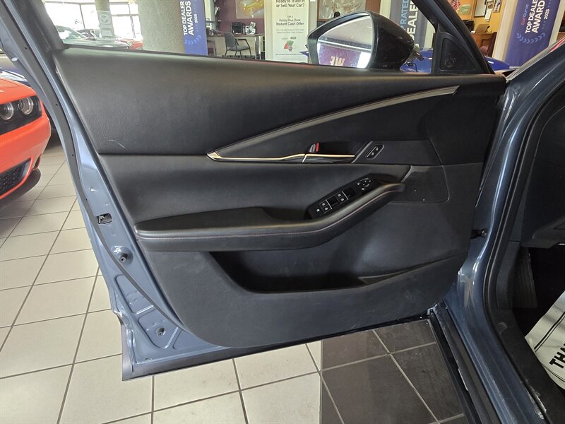2025 Mazda CX-30 2.5 S Carbon Edition 4DR SUV AWD - Photo 7 - Hamilton, OH 45015