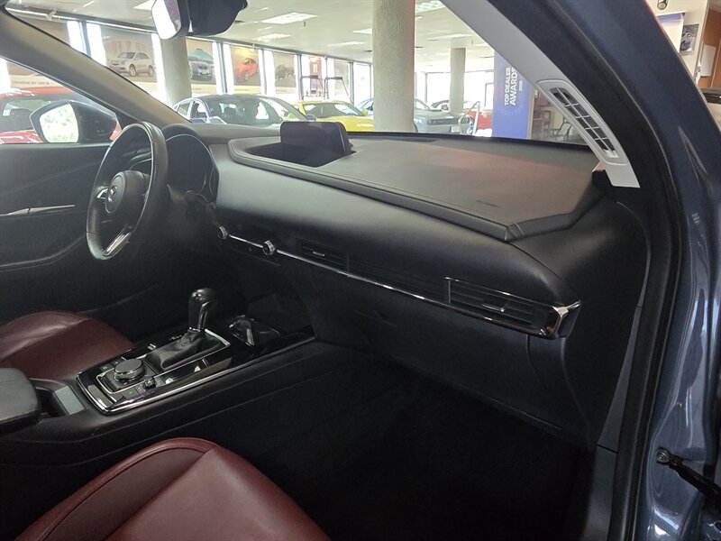 2025 Mazda CX-30 2.5 S Carbon Edition 4DR SUV AWD - Photo 13 - Hamilton, OH 45015