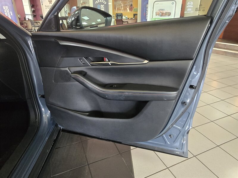 2025 Mazda CX-30 2.5 S Carbon Edition 4DR SUV AWD - Photo 22 - Hamilton, OH 45015