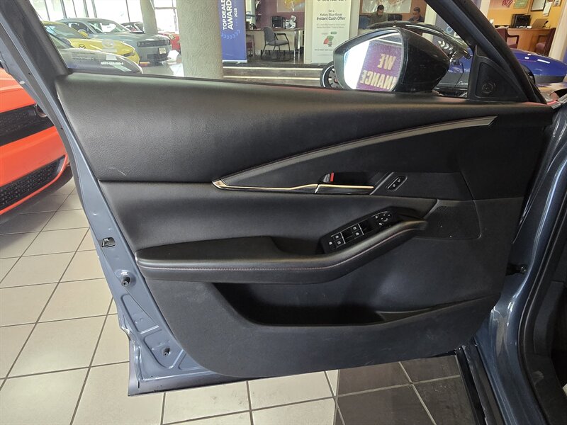 2025 Mazda CX-30 2.5 S Carbon Edition 4DR SUV AWD - Photo 17 - Hamilton, OH 45015