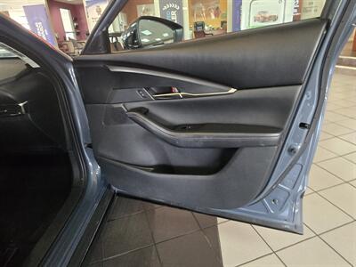2025 Mazda CX-30 2.5 S Carbon Edition 4DR SUV AWD - Photo 12 - Hamilton, OH 45015