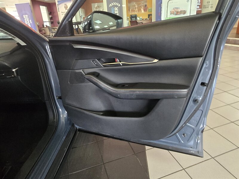 2025 Mazda CX-30 2.5 S Carbon Edition 4DR SUV AWD - Photo 12 - Hamilton, OH 45015