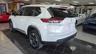 2024 Nissan Rogue SV 4DR SUV AWD   - Photo 8 - Hamilton, OH 45015