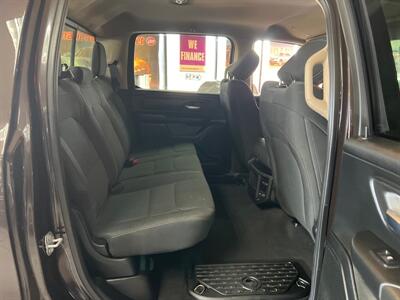 2019 RAM 1500 4DR CREW CAB 4X4/HEMI   - Photo 26 - Hamilton, OH 45015