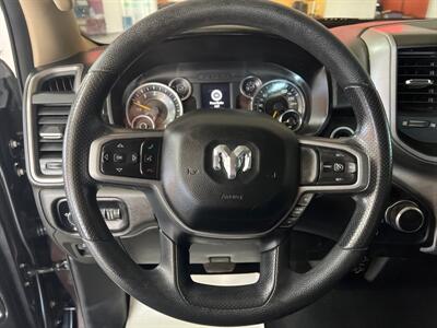 2019 RAM 1500 4DR CREW CAB 4X4/HEMI   - Photo 15 - Hamilton, OH 45015