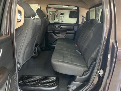 2019 RAM 1500 4DR CREW CAB 4X4/HEMI   - Photo 22 - Hamilton, OH 45015