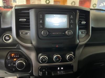 2019 RAM 1500 4DR CREW CAB 4X4/HEMI   - Photo 16 - Hamilton, OH 45015