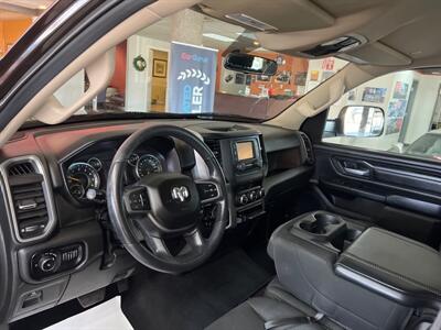 2019 RAM 1500 4DR CREW CAB 4X4/HEMI   - Photo 11 - Hamilton, OH 45015