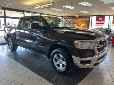 2019 RAM 1500 4DR CREW CAB 4X4/HEMI   - Photo 4 - Hamilton, OH 45015