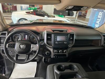 2019 RAM 1500 4DR CREW CAB 4X4/HEMI   - Photo 12 - Hamilton, OH 45015