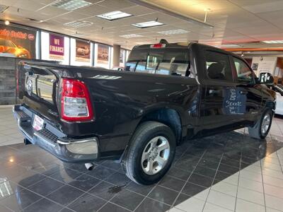 2019 RAM 1500 4DR CREW CAB 4X4/HEMI   - Photo 6 - Hamilton, OH 45015