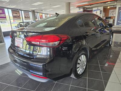 2017 Kia Forte LX 4DR SEDAN   - Photo 4 - Hamilton, OH 45015