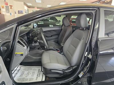 2017 Kia Forte LX 4DR SEDAN   - Photo 9 - Hamilton, OH 45015