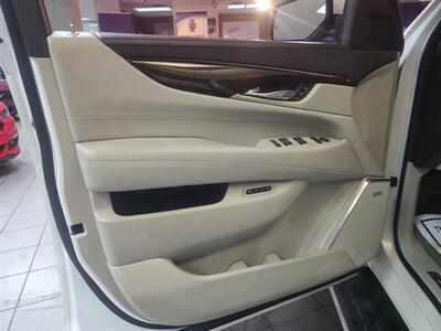2015 Cadillac Escalade ESV Premium 4DR SUV 4X4 - Photo 7 - Hamilton, OH 45015