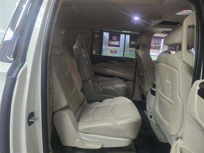 2015 Cadillac Escalade ESV Premium 4DR SUV 4X4 - Photo 15 - Hamilton, OH 45015