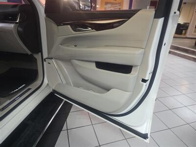 2015 Cadillac Escalade ESV Premium 4DR SUV 4X4 - Photo 12 - Hamilton, OH 45015