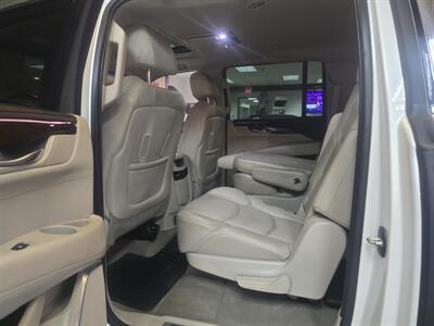 2015 Cadillac Escalade ESV Premium 4DR SUV 4X4 - Photo 10 - Hamilton, OH 45015