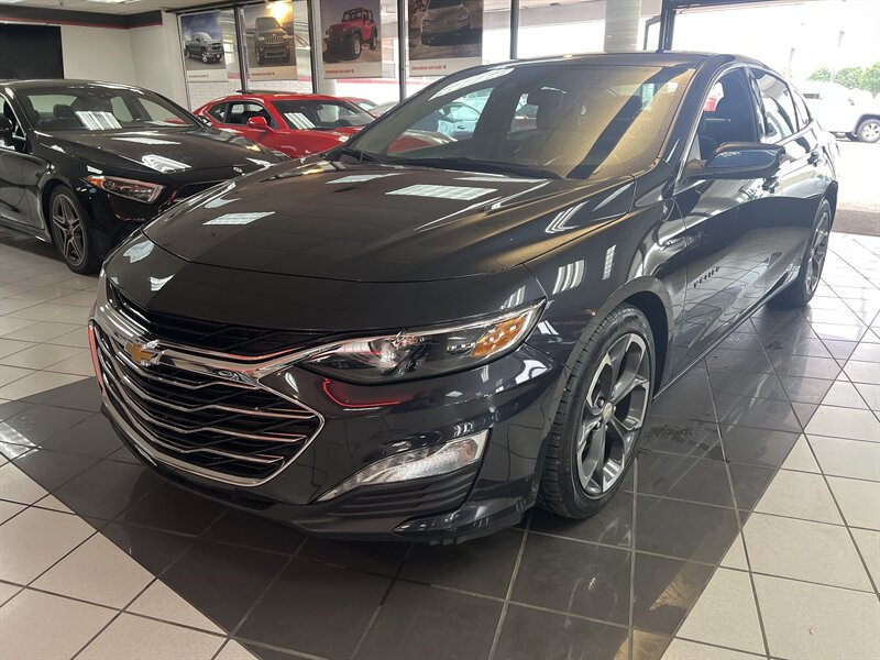 2023 Chevrolet Malibu LT - Photo 1 - Hamilton, OH 45015