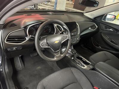 2023 Chevrolet Malibu LT   - Photo 11 - Hamilton, OH 45015