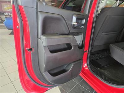 2017 Chevrolet Silverado 1500 LT EXTENDED CAB 4X4   - Photo 10 - Hamilton, OH 45015