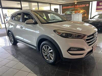 2018 Hyundai Tucson SEL 4DR CROSSOVER AWD - Photo 4 - Hamilton, OH 45015