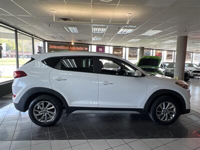 2018 Hyundai Tucson SEL 4DR CROSSOVER AWD - Photo 5 - Hamilton, OH 45015