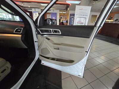 2015 Ford Explorer XLT 4DR SUV AWD - Photo 14 - Hamilton, OH 45015