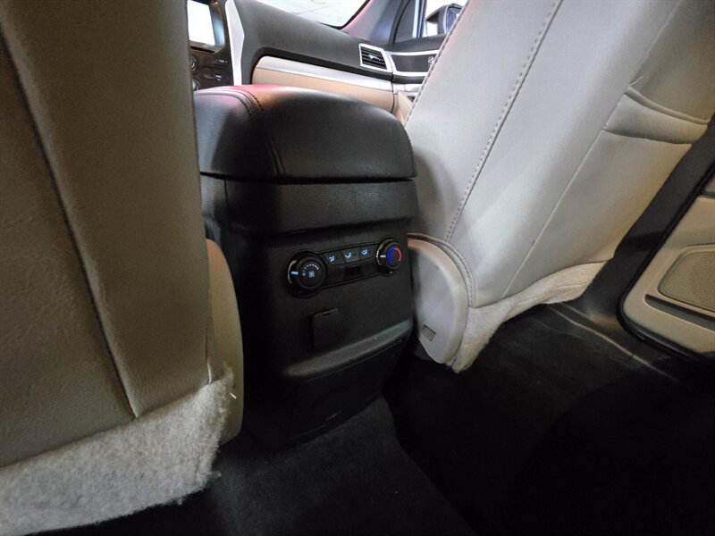 2015 Ford Explorer XLT 4DR SUV AWD - Photo 12 - Hamilton, OH 45015