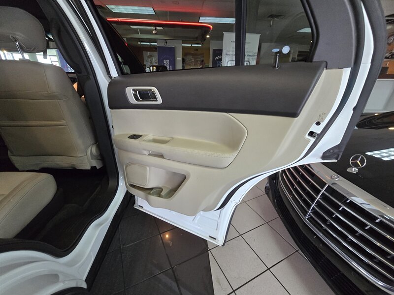 2015 Ford Explorer XLT 4DR SUV AWD - Photo 17 - Hamilton, OH 45015