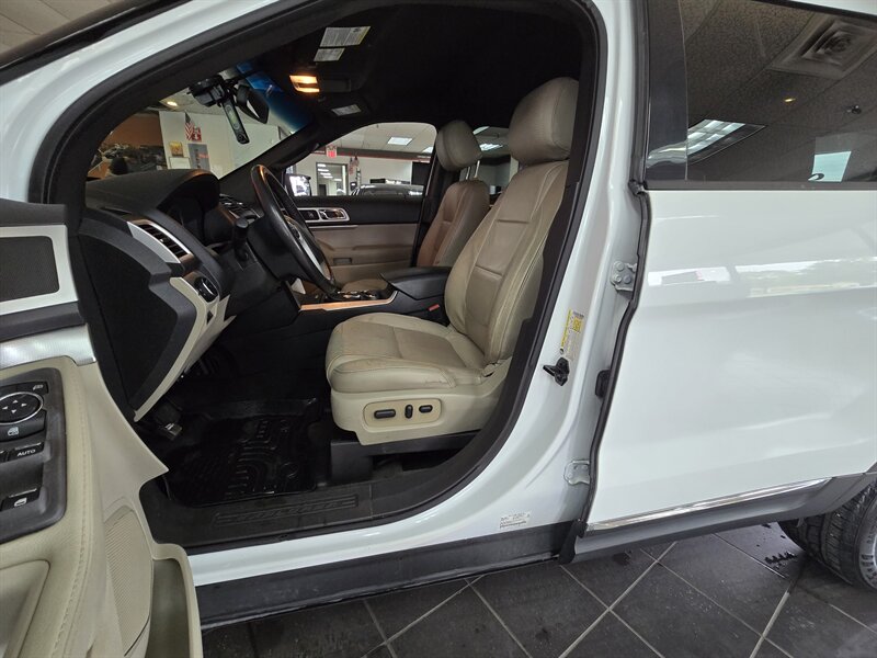 2015 Ford Explorer XLT 4DR SUV AWD - Photo 9 - Hamilton, OH 45015