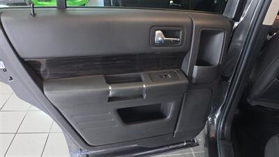 2015 Ford Flex SEL  4DR CROSSOVER   - Photo 20 - Hamilton, OH 45015