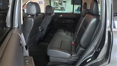 2015 Ford Flex SEL  4DR CROSSOVER   - Photo 18 - Hamilton, OH 45015
