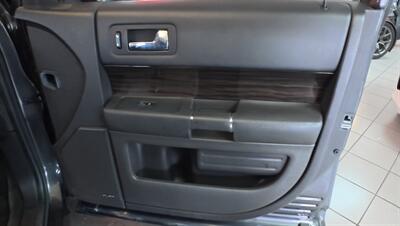 2015 Ford Flex SEL  4DR CROSSOVER   - Photo 26 - Hamilton, OH 45015