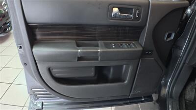 2015 Ford Flex SEL  4DR CROSSOVER   - Photo 17 - Hamilton, OH 45015