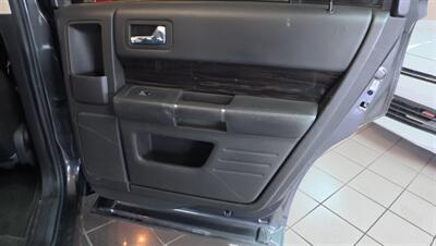 2015 Ford Flex SEL  4DR CROSSOVER   - Photo 23 - Hamilton, OH 45015