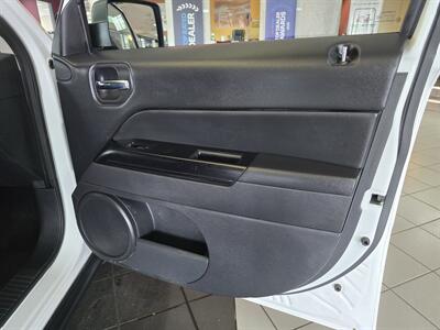 2017 Jeep Patriot High Altitude 4DR SUV   - Photo 11 - Hamilton, OH 45015