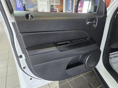 2017 Jeep Patriot High Altitude 4DR SUV   - Photo 7 - Hamilton, OH 45015