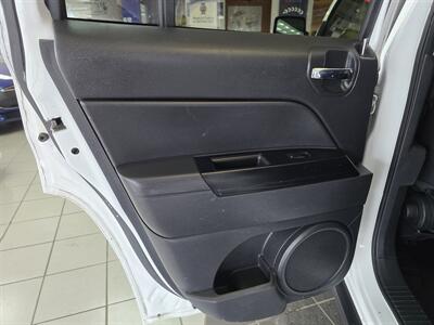2017 Jeep Patriot High Altitude 4DR SUV   - Photo 9 - Hamilton, OH 45015